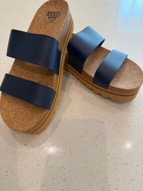 Reef Navy and Beige Slide Sandals size 7